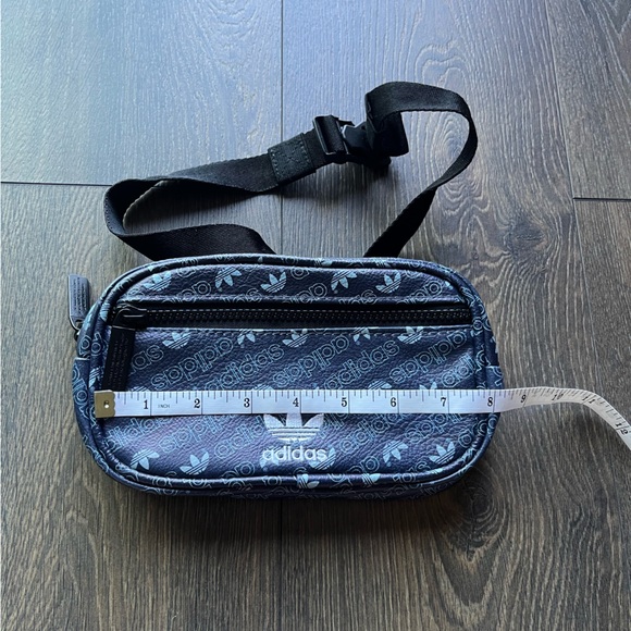 NWOT adidas fanny pack - Picture 6 of 7